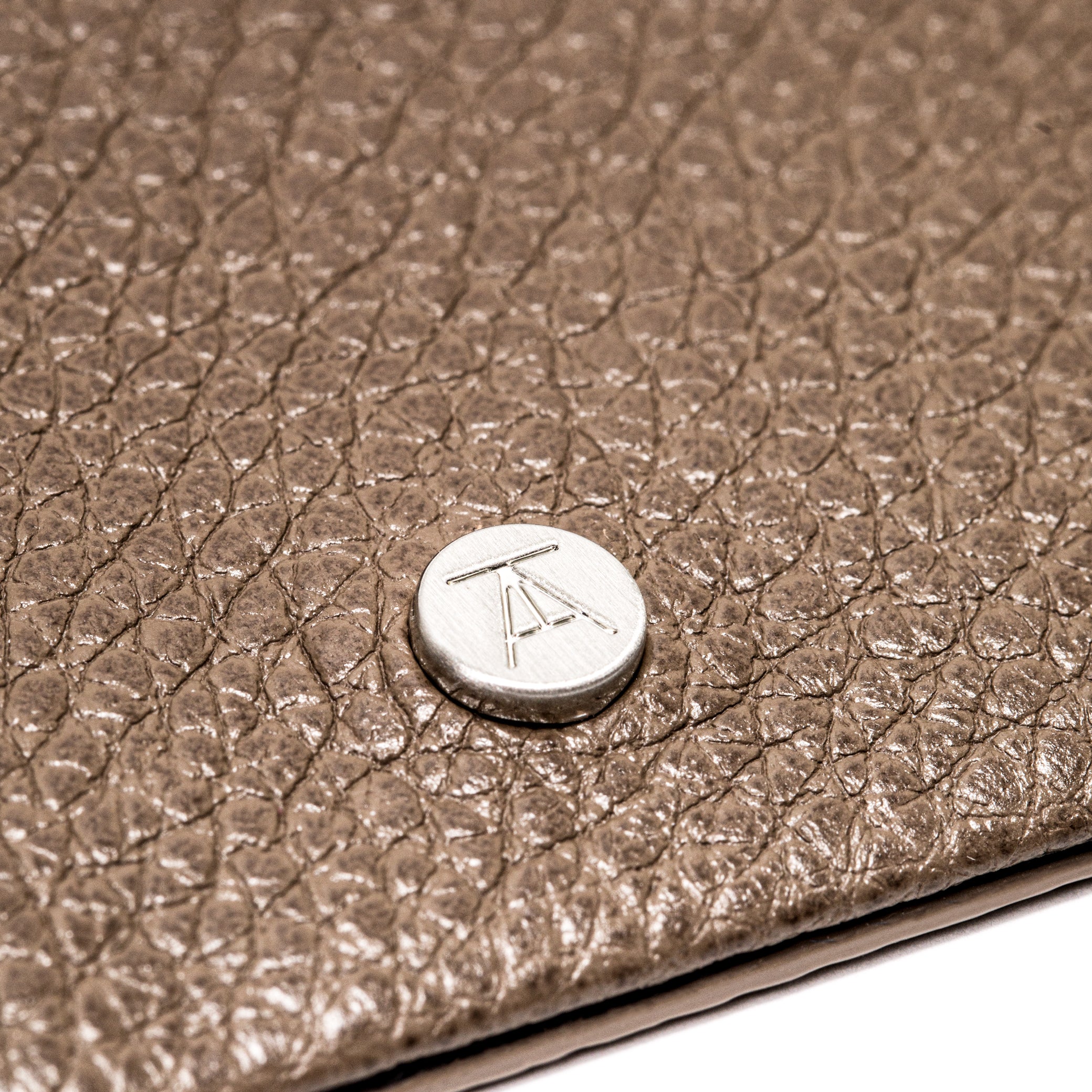 THE CASUAL 6-SLOT CARD SLEEVE