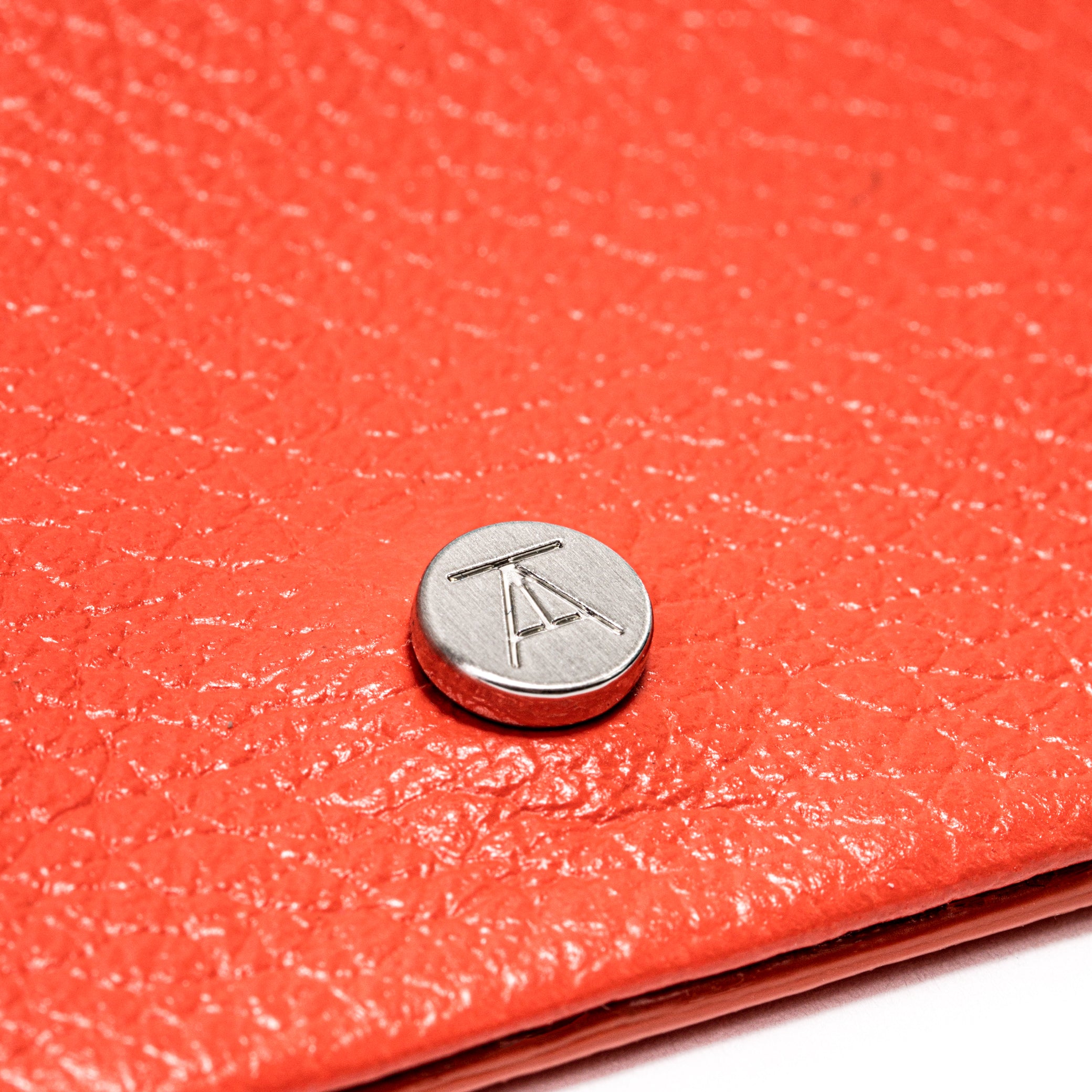 THE CASUAL 6-SLOT CARD SLEEVE